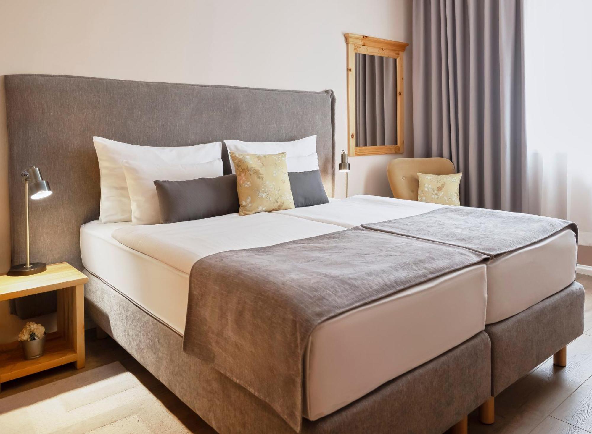 Hotel Kadoor Karlovac Buitenkant foto