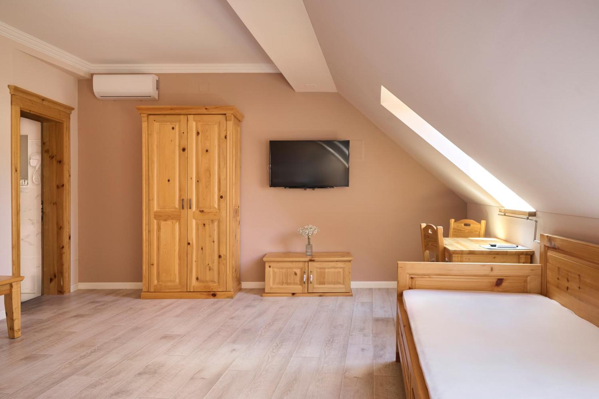 Hotel Kadoor Karlovac Buitenkant foto