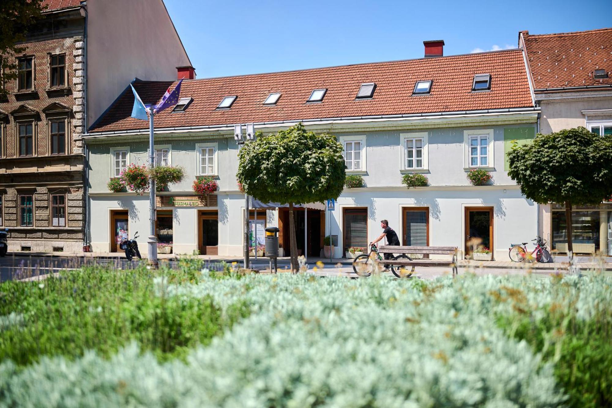 Hotel Kadoor Karlovac Buitenkant foto