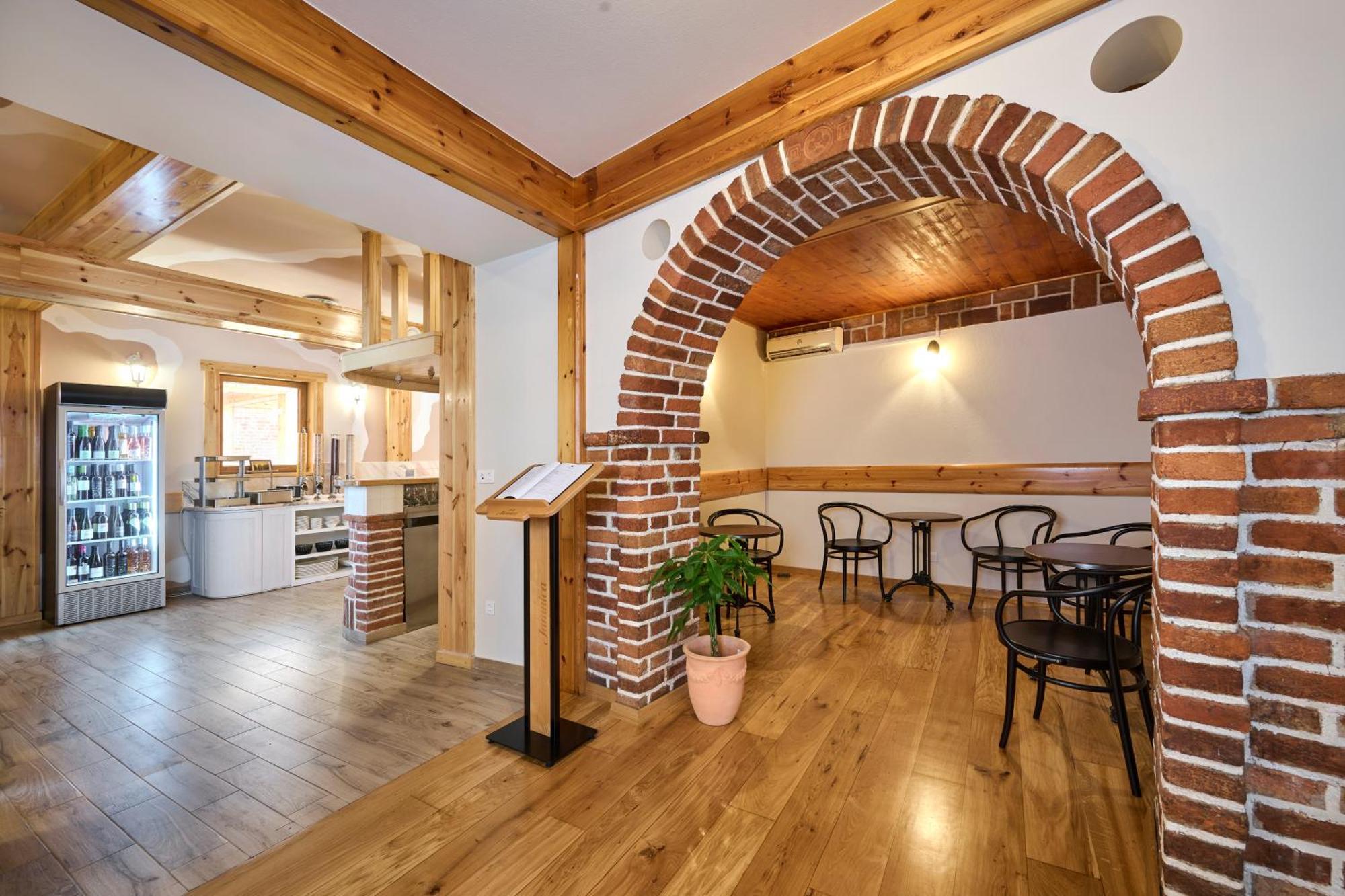 Hotel Kadoor Karlovac Buitenkant foto