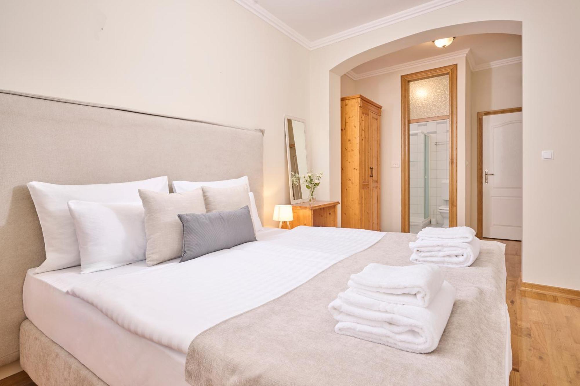 Hotel Kadoor Karlovac Buitenkant foto