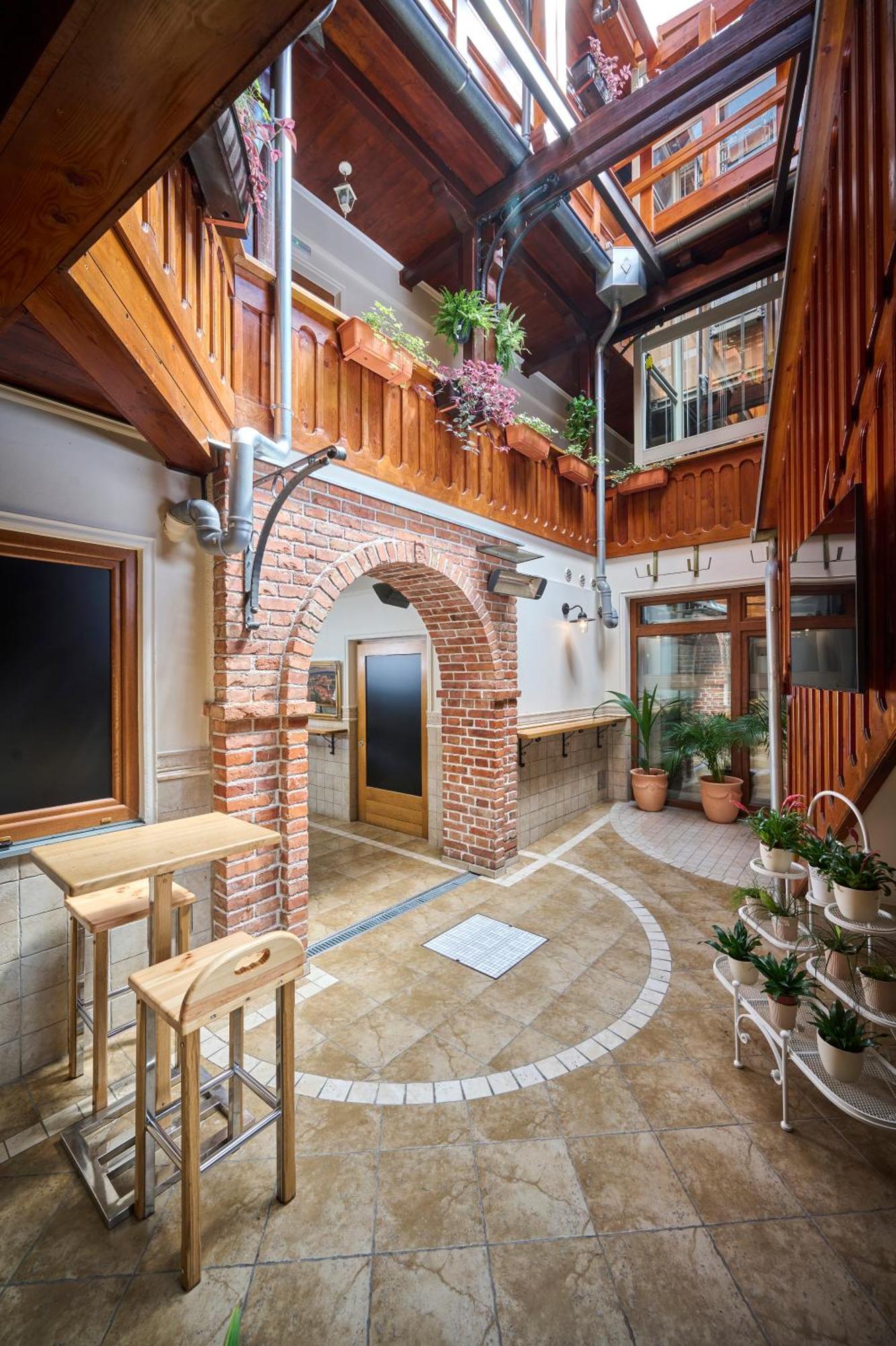 Hotel Kadoor Karlovac Buitenkant foto