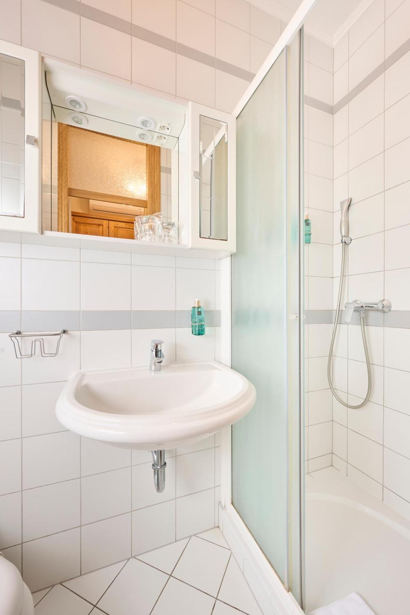 Hotel Kadoor Karlovac Buitenkant foto