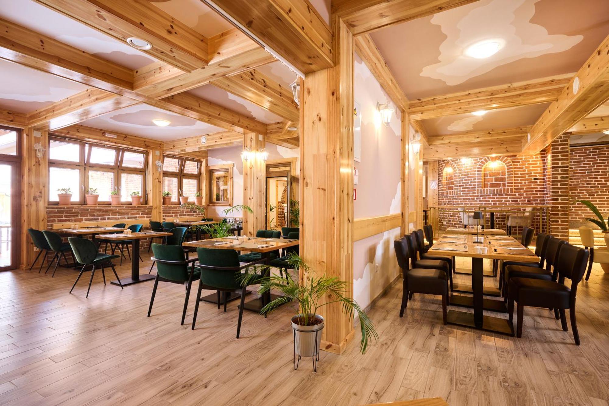 Hotel Kadoor Karlovac Buitenkant foto