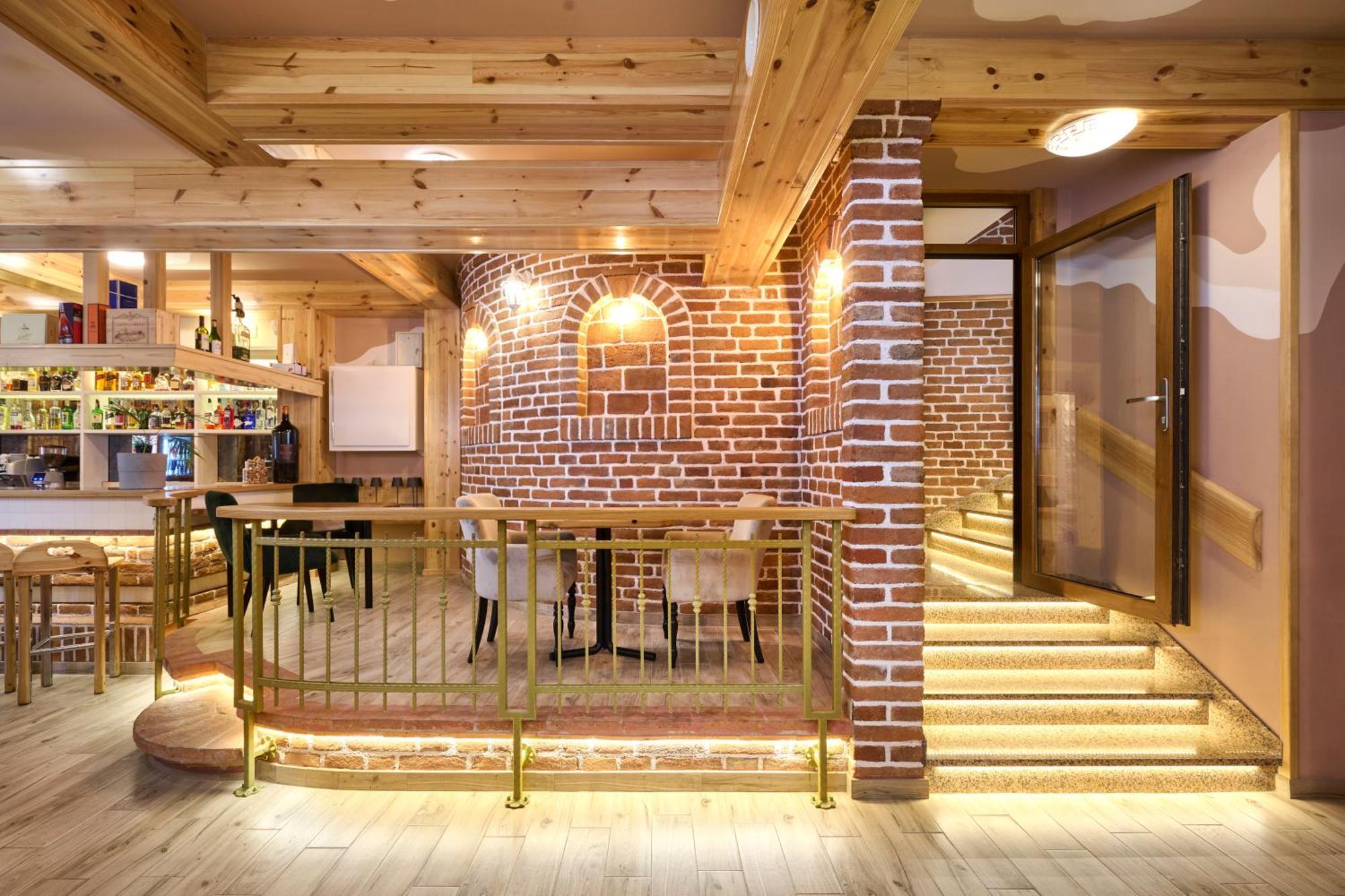 Hotel Kadoor Karlovac Buitenkant foto