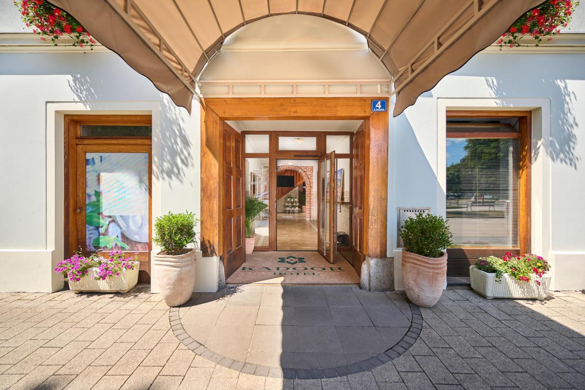 Hotel Kadoor Karlovac Buitenkant foto