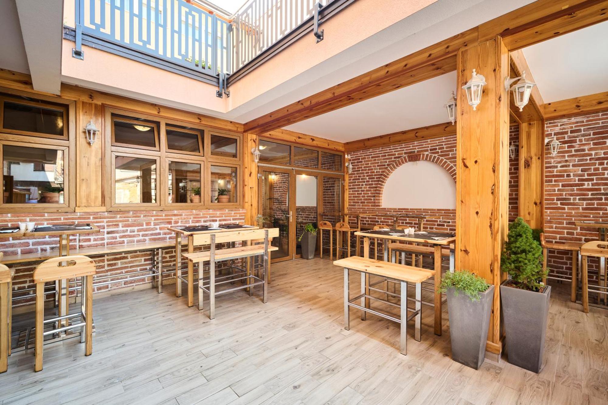 Hotel Kadoor Karlovac Buitenkant foto