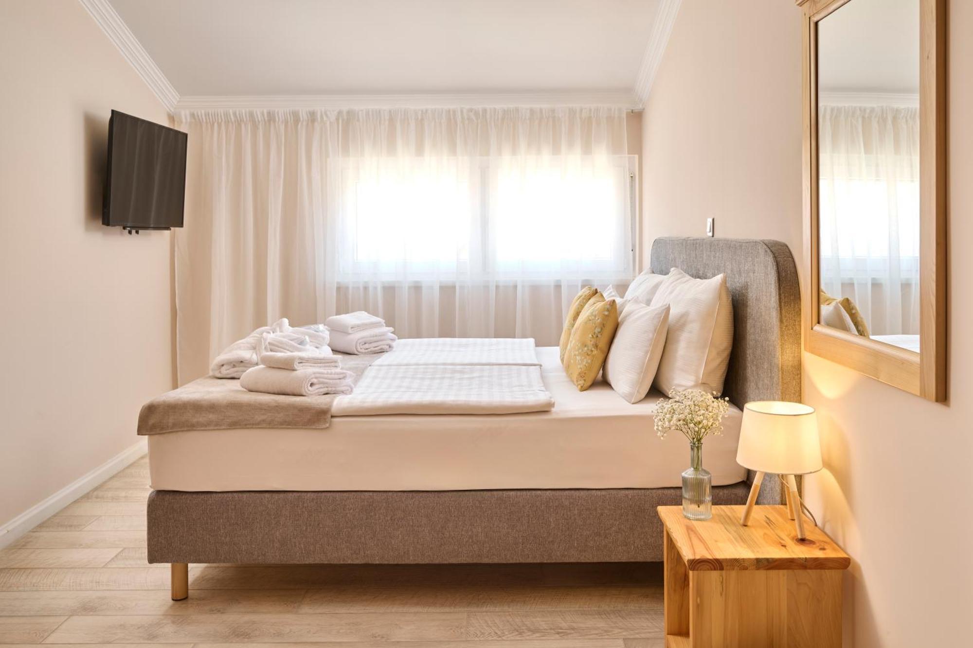 Hotel Kadoor Karlovac Buitenkant foto