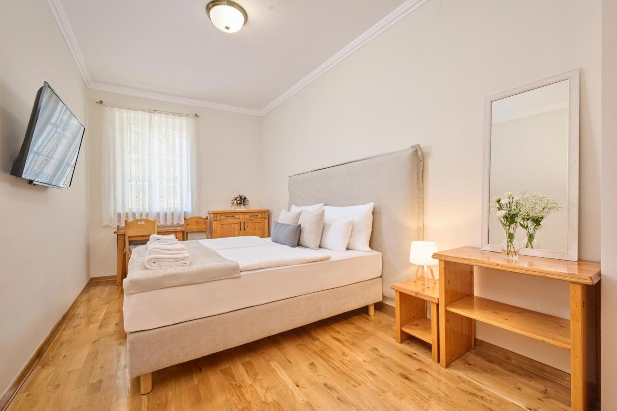 Hotel Kadoor Karlovac Buitenkant foto
