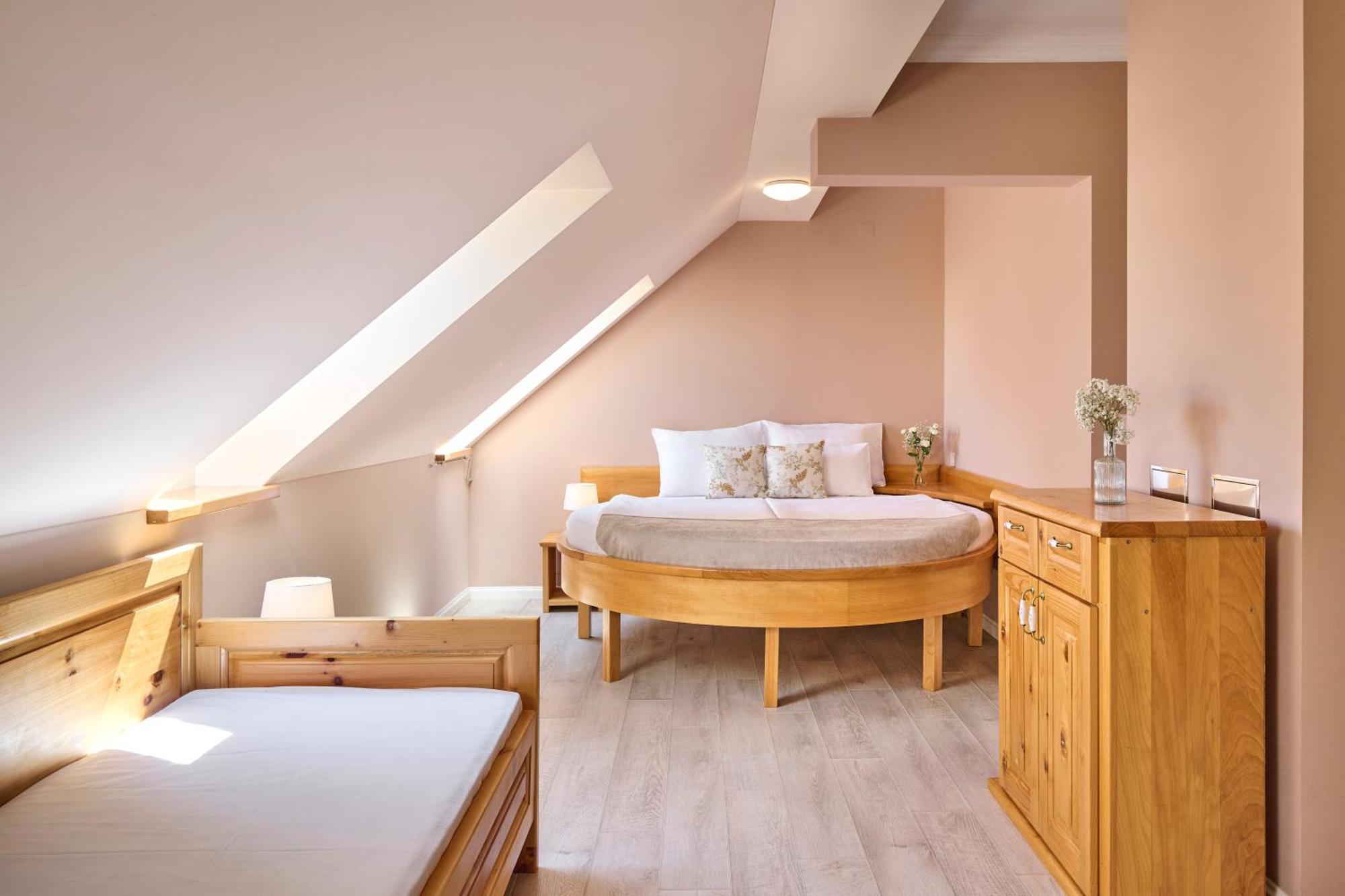 Hotel Kadoor Karlovac Buitenkant foto