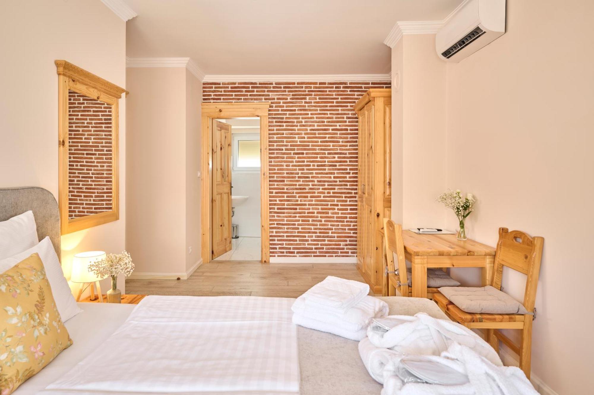 Hotel Kadoor Karlovac Buitenkant foto