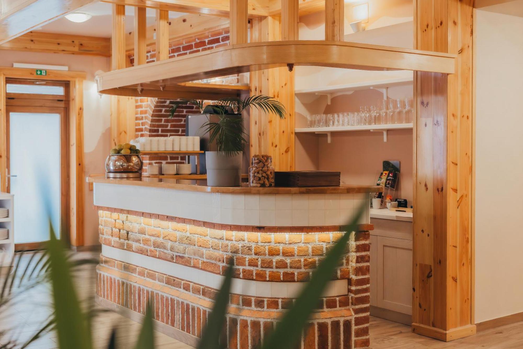 Hotel Kadoor Karlovac Buitenkant foto