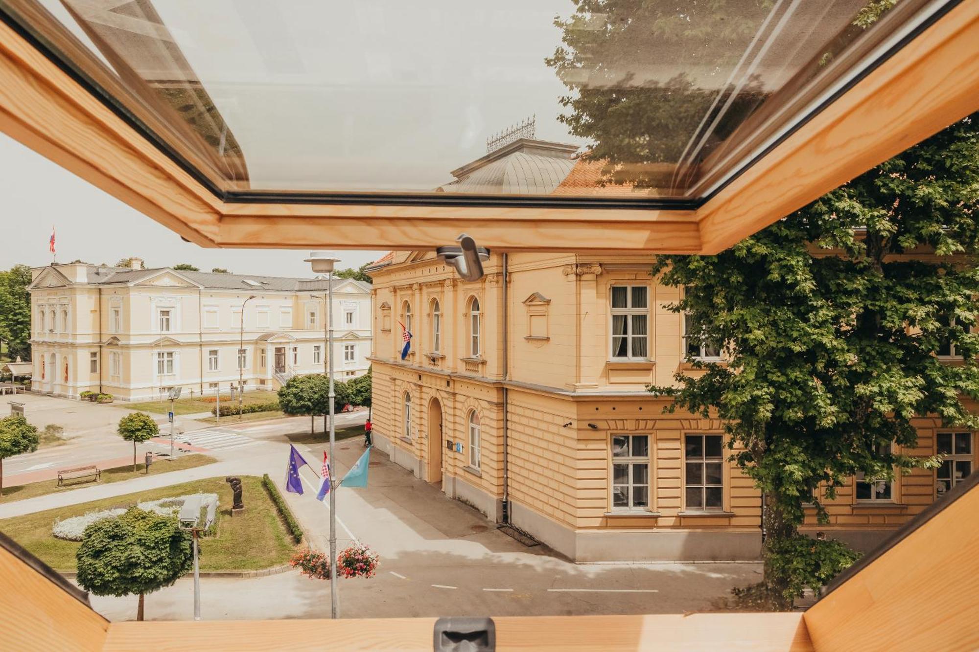 Hotel Kadoor Karlovac Buitenkant foto