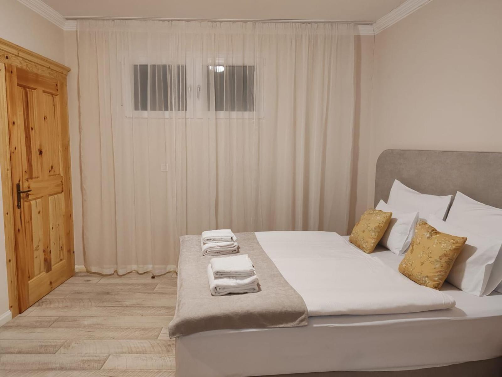 Hotel Kadoor Karlovac Buitenkant foto